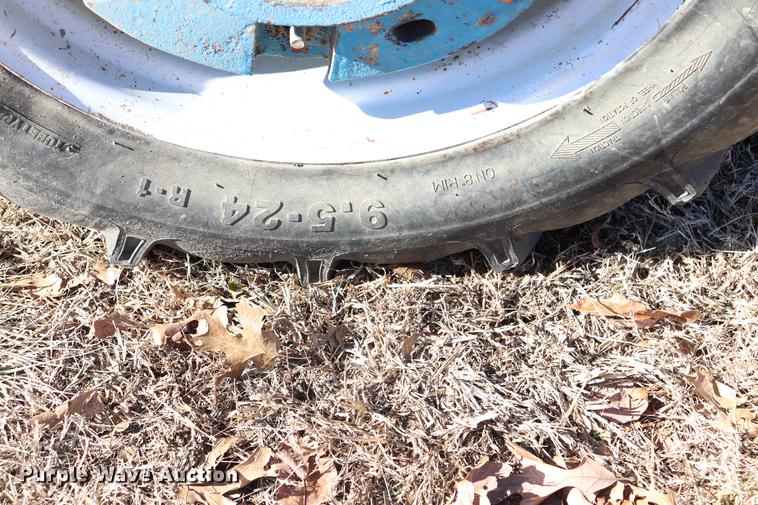 image for item EC9407 Ford 1310 tractor