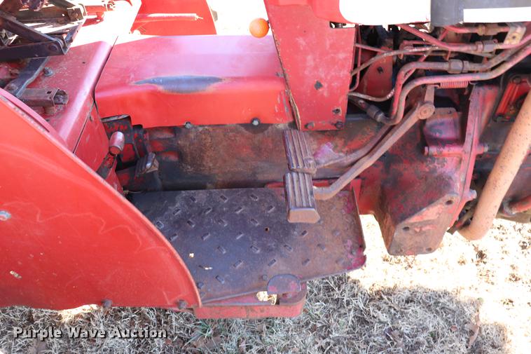 image for item EC9408 International 584 tractor