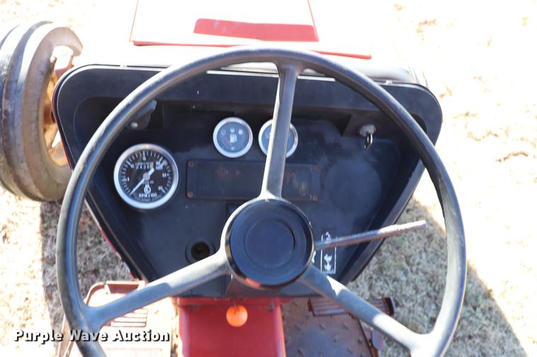 image for item EC9408 International 584 tractor