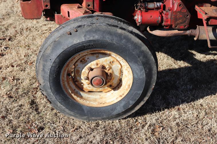 image for item EC9408 International 584 tractor