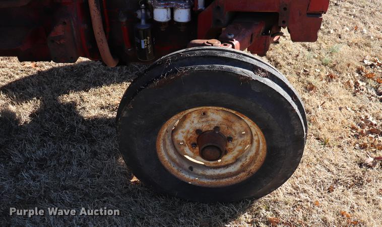 image for item EC9408 International 584 tractor