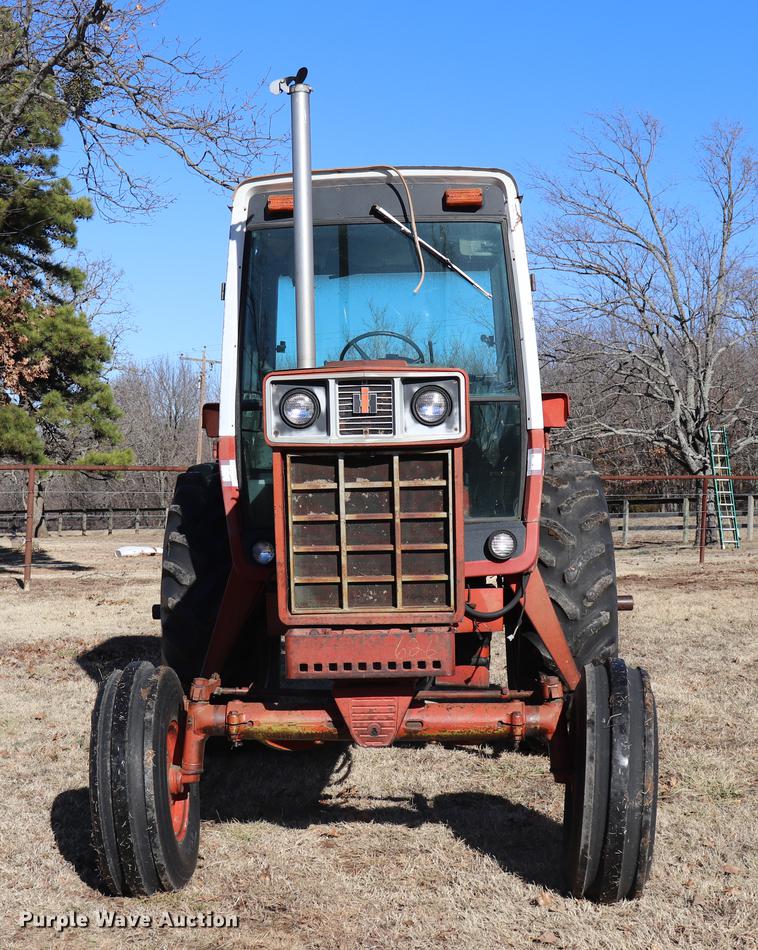 image for item EC9409 International 886 tractor