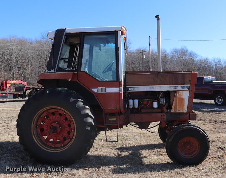 image for item EC9409 International 886 tractor