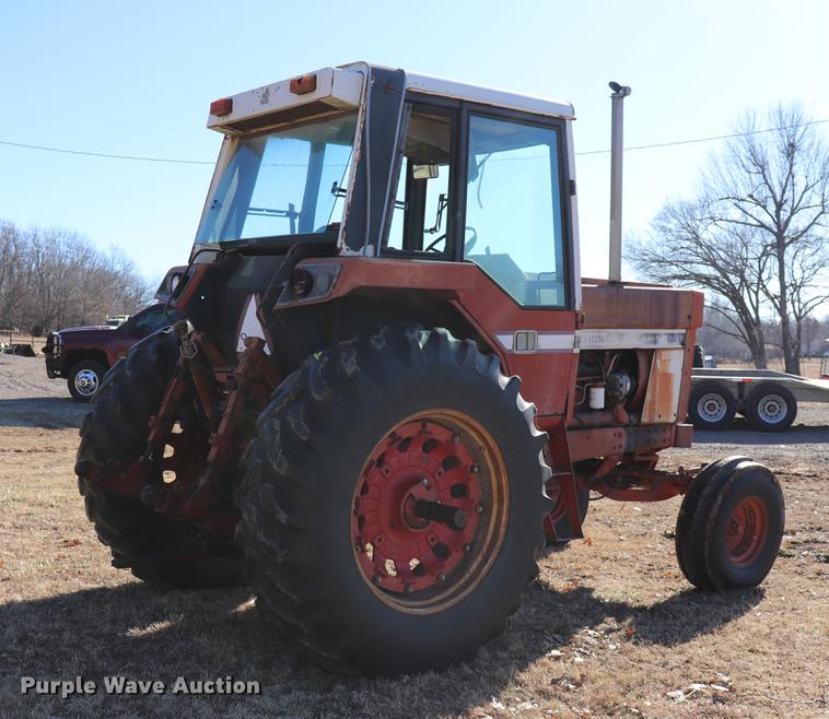 image for item EC9409 International 886 tractor