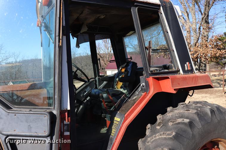 image for item EC9409 International 886 tractor