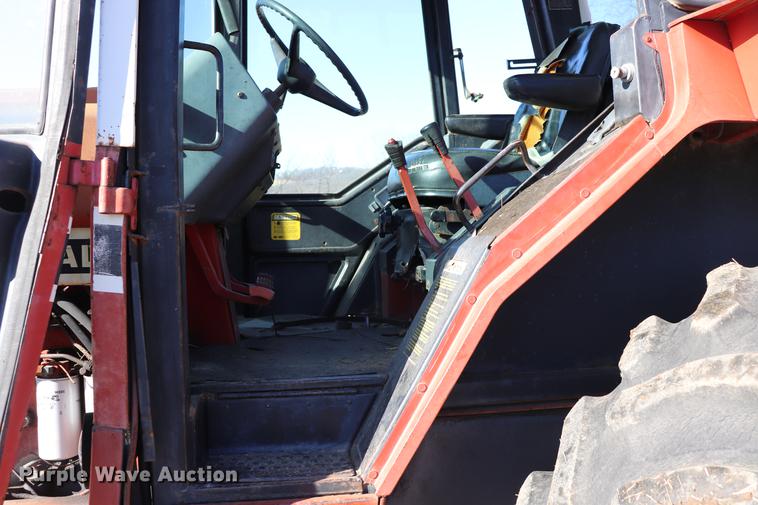 image for item EC9409 International 886 tractor