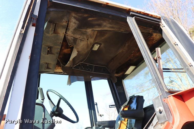 image for item EC9409 International 886 tractor