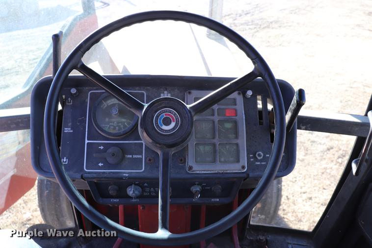 image for item EC9409 International 886 tractor