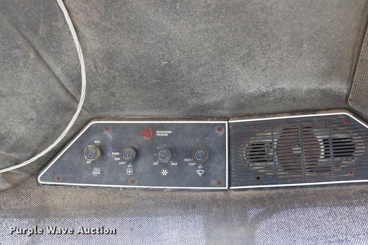 image for item EC9409 International 886 tractor