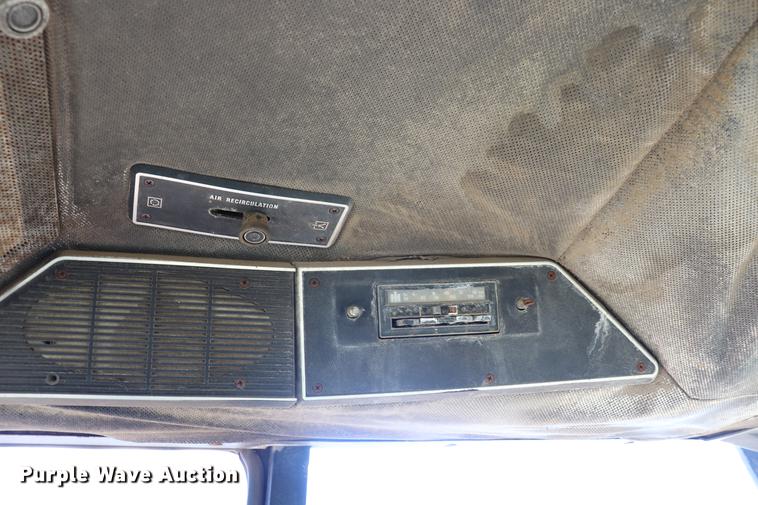 image for item EC9409 International 886 tractor