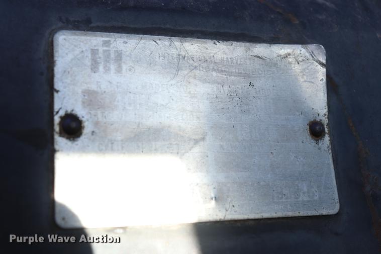 image for item EC9409 International 886 tractor