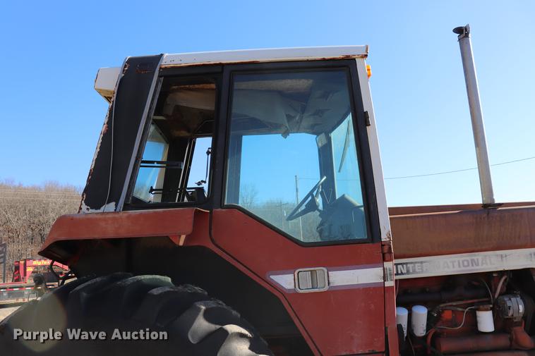 image for item EC9409 International 886 tractor