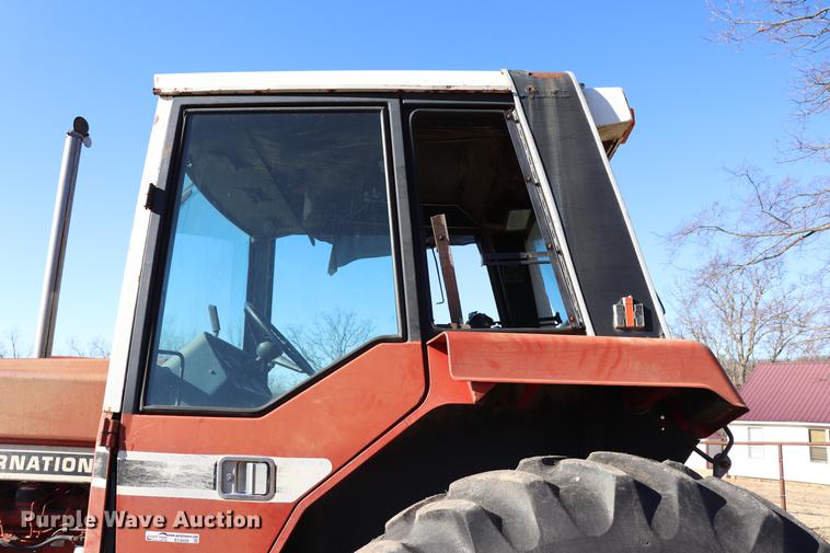 image for item EC9409 International 886 tractor