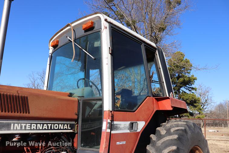 image for item EC9409 International 886 tractor