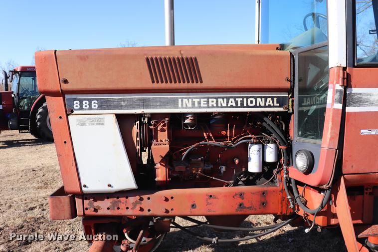 image for item EC9409 International 886 tractor