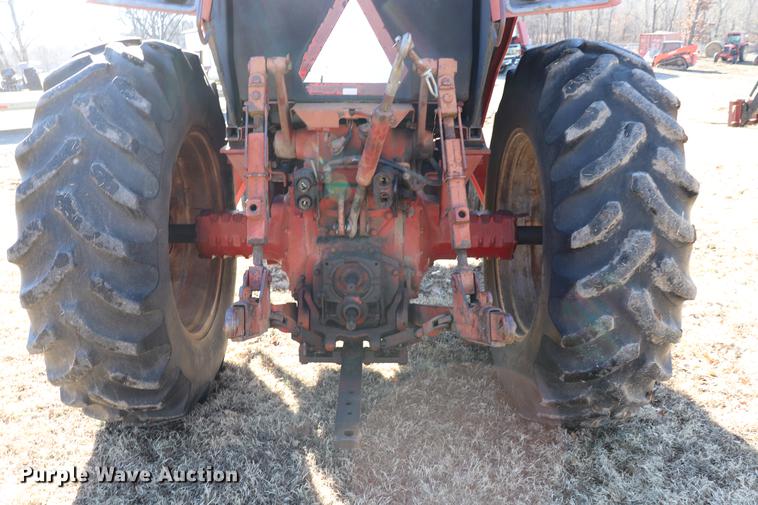 image for item EC9409 International 886 tractor