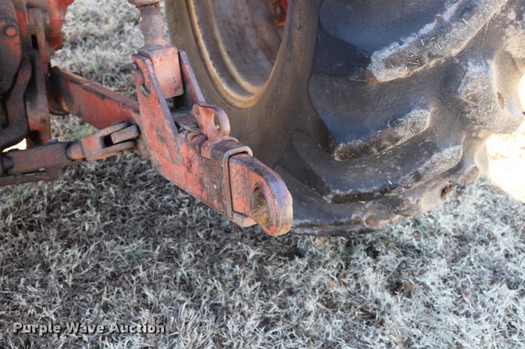 image for item EC9409 International 886 tractor