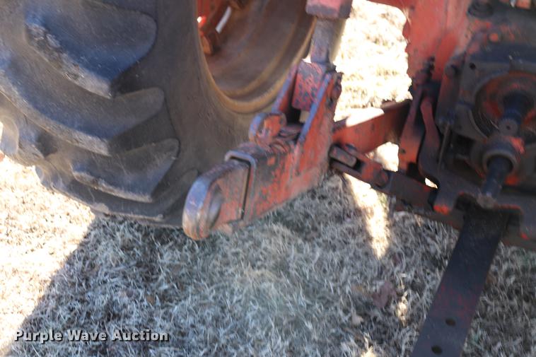 image for item EC9409 International 886 tractor