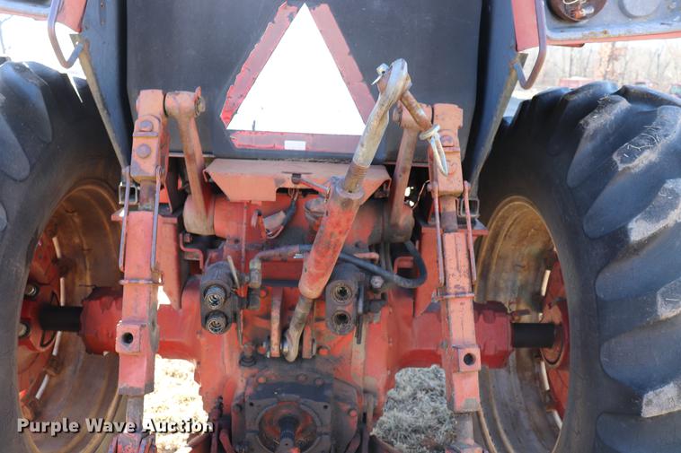 image for item EC9409 International 886 tractor