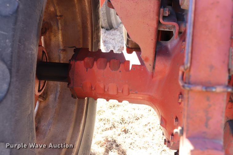 image for item EC9409 International 886 tractor