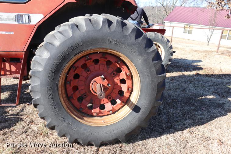 image for item EC9409 International 886 tractor