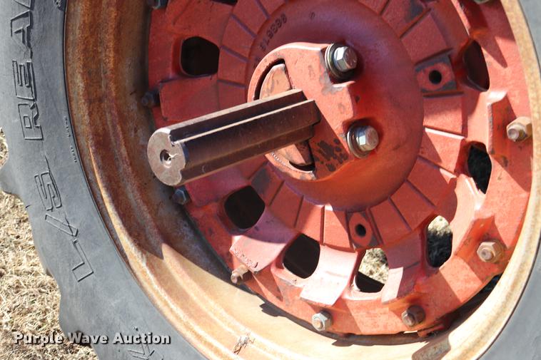 image for item EC9409 International 886 tractor