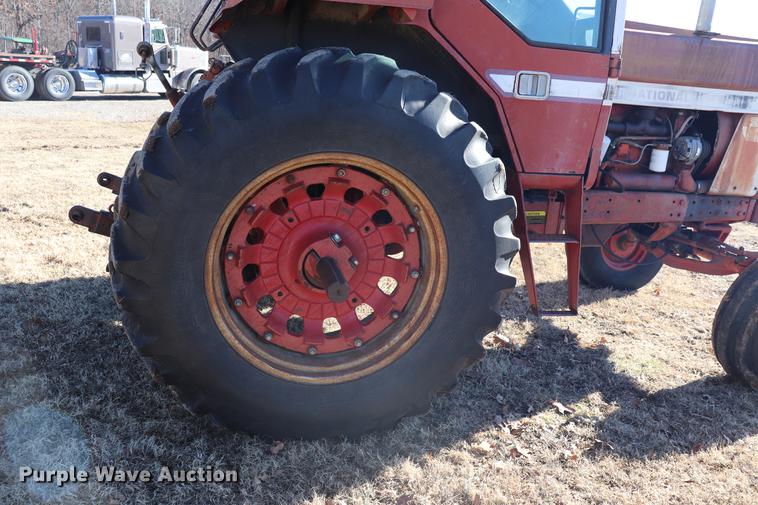 image for item EC9409 International 886 tractor