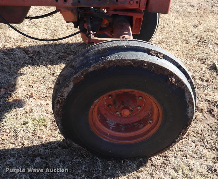 image for item EC9409 International 886 tractor