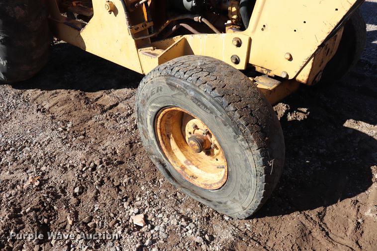 image for item EC9412 Ford 445A tractor