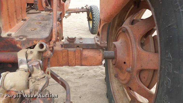 image for item EC9631 International 460 tractor