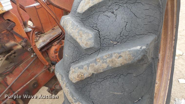 image for item EC9631 International 460 tractor