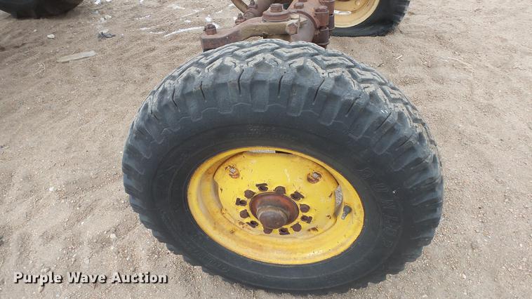 image for item EC9631 International 460 tractor