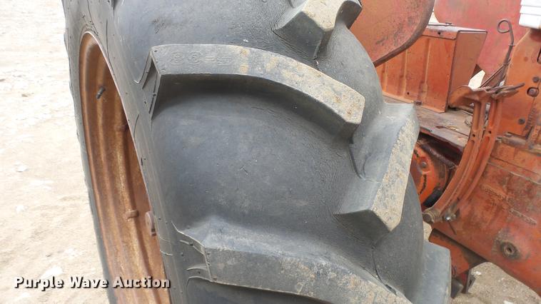 image for item EC9631 International 460 tractor