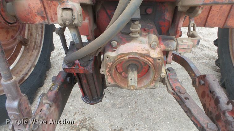 image for item EC9631 International 460 tractor