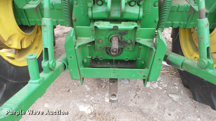 image for item EC9632 John Deere 2010 tractor