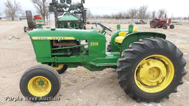 image for item EC9632 John Deere 2010 tractor