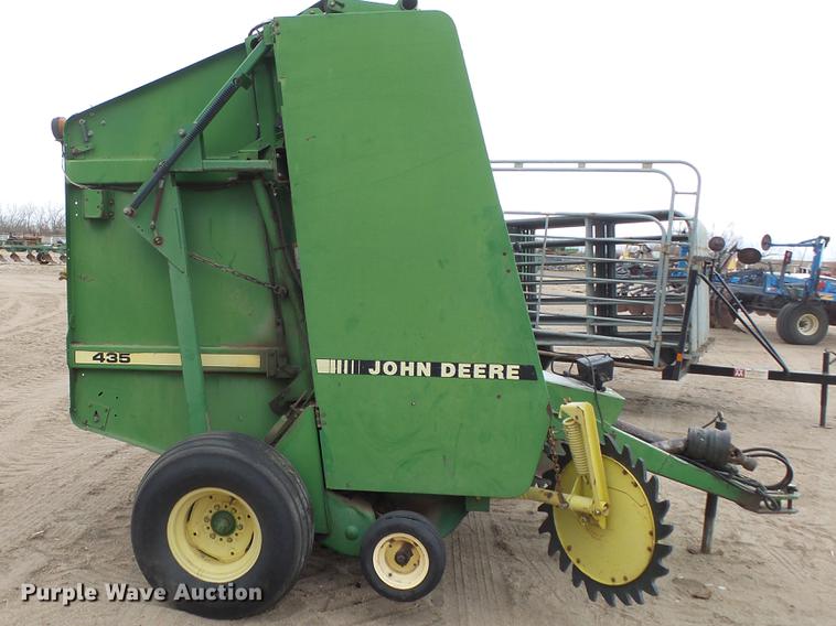 image for item EC9650 John Deere 435 round baler