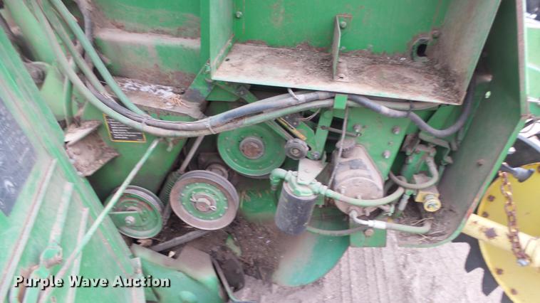 image for item EC9650 John Deere 435 round baler