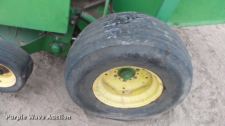 image for item EC9650 John Deere 435 round baler