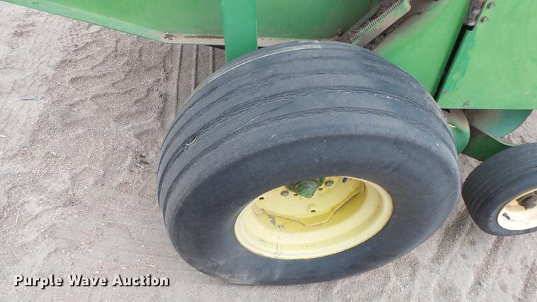 image for item EC9650 John Deere 435 round baler