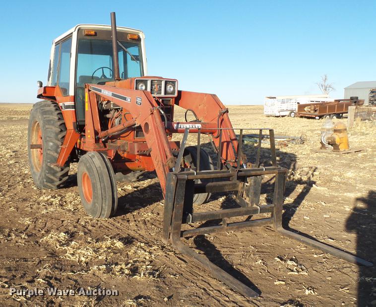 image for item EI9502 1981 International 1486 tractor