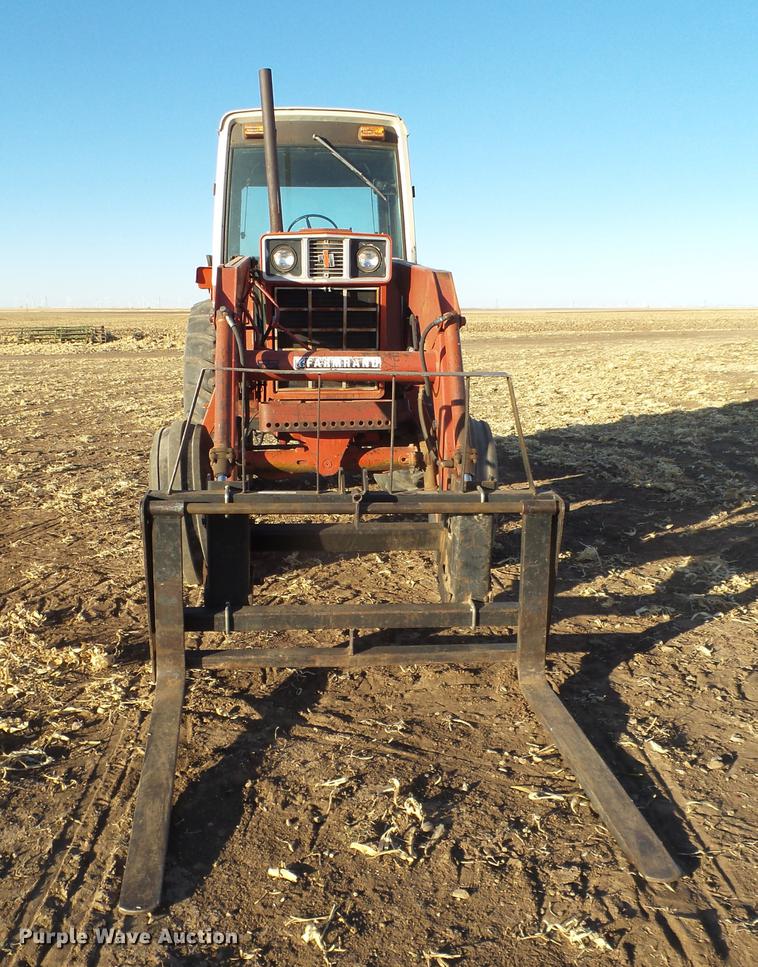 image for item EI9502 1981 International 1486 tractor