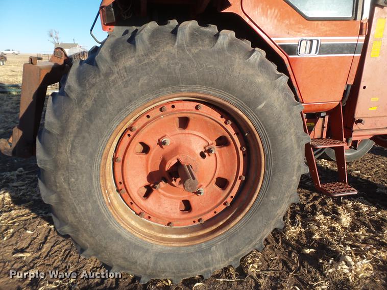 image for item EI9502 1981 International 1486 tractor