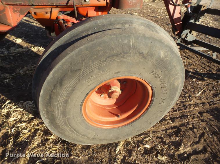 image for item EI9502 1981 International 1486 tractor