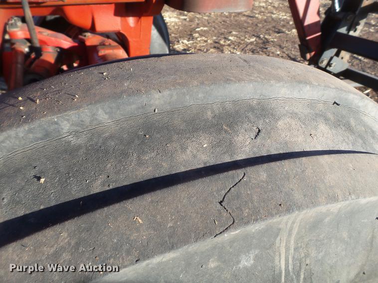 image for item EI9502 1981 International 1486 tractor