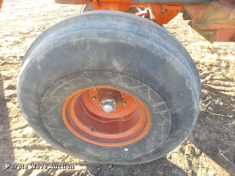 image for item EI9502 1981 International 1486 tractor