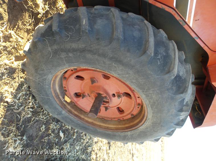 image for item EI9502 1981 International 1486 tractor