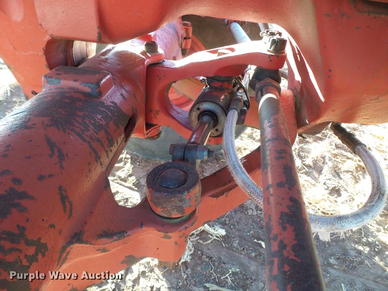 image for item EI9502 1981 International 1486 tractor