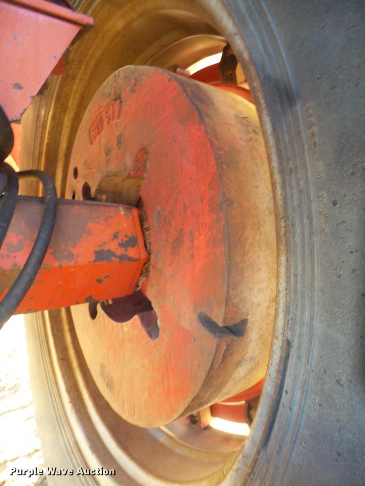 image for item EI9502 1981 International 1486 tractor