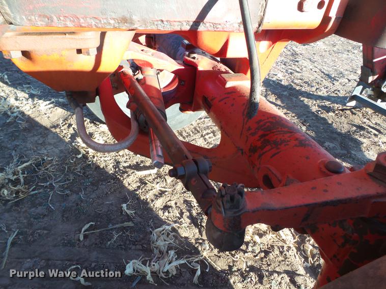 image for item EI9502 1981 International 1486 tractor